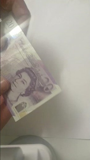 how too tell if a £20 pound note is real or fake using A4 papertrick #real #fake #uk #bankofengland