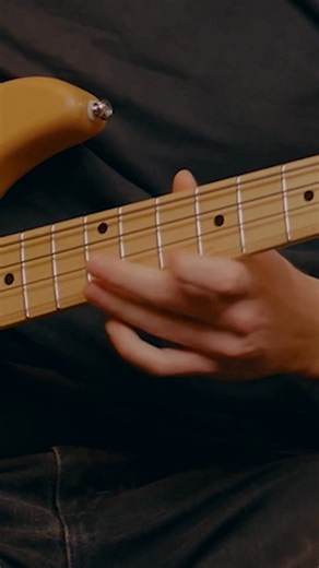 “You've gotta land it.” 🏄‍♂️ That’s how Joe Dart approaches his solo moment when performing "Beastly" live with Vulfpeck. The spotlight’s on him and the bass takes center stage. 🐉🎸 He breaks down his mindset and approach in our latest interview, and it’s packed with gems every bassist can learn from! Catch the full conversation now on our YouTube channel 🎥✨ | ScottsBassLessons.com