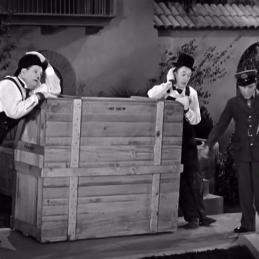 Laurel and Hardy in ‘The Music Box’ (1932) | Classic Comedy