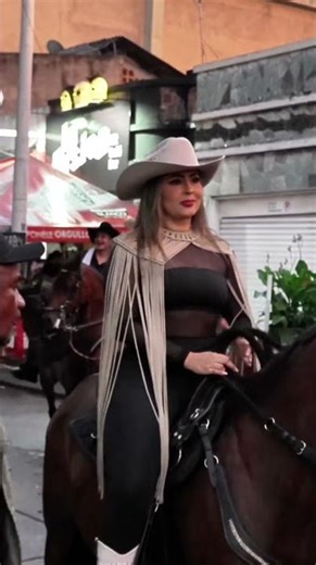 Stunning Women #curvy #beautifulwomen #fashion