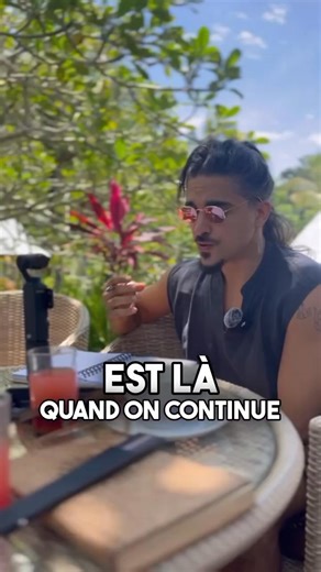 Pour prendre soin de corps ⬇️ 🌙 1. Se coucher aussi tôt que possible Notre sommeil doit être ⚠️ UN NON NEGOTIABLE car il protège notre santé ( cerveau, renforce notre système immunitaire et régule nos hormones ). Soyons honnêtes, 80% de problèmes disparaissent quand on a bien dormit. On gère tout. Mieux. 🍏 2. Manger aussi naturel que possible Consommez des aliments non transformés, riches en nutriments essentiels. Les aliments naturels fournissent des vitamines, des minéraux et des antioxydant