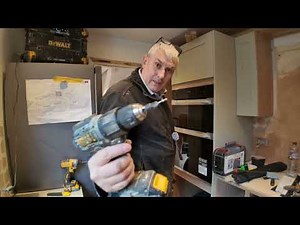 HOW TO INSTALL A HOWDENS KITCHEN DAY 5