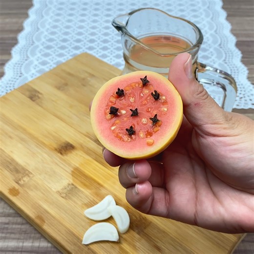 300K views · 9.2K reactions | A fruta que acaba com mais de 15 anos de Diabetes, colesterol, pressão alta e triglicerídeos! | Receitas & Dicas da Josy | Facebook