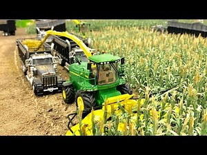 Big Corn Chopping Display at the National Farm Toy Show