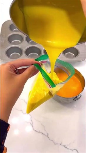 Candy Corn Cupcakes: Easy Bakery-Style Halloween Dessert! 🧡🧁