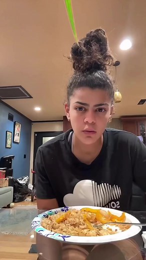 19K views · 363 reactions | Everybody on the internet is too perfect for me 藍藍 | Toni Romiti | Facebook