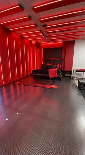 Stylish Room Decor Ideas for Red Lovers