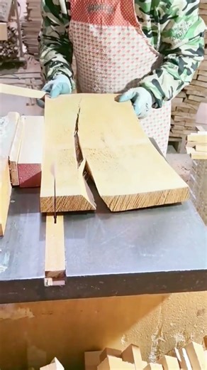 Precision Wood Sawing: Splitting a Wide Log Down the Middle