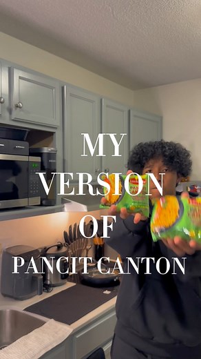 My version of Pancit Canton! Ang pambansang midnight snack ng Pinas 🇵🇭 | Darrelle VTG