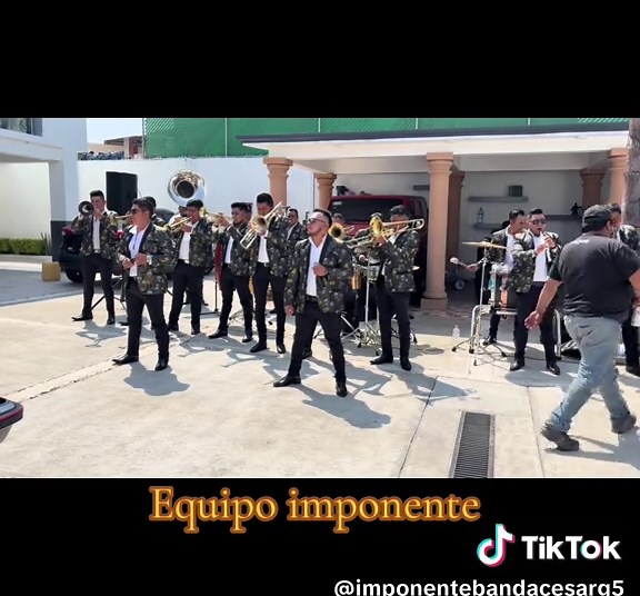 Somos la banda de moda