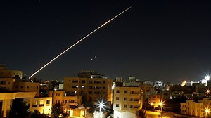 Israël affirme avoir tué trois commandants iraniens et visé un site nucléaire, l'Iran riposte avec des tirs de missiles et de drones - RTBF Actus
