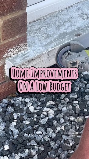 Low-Budget Home Improvements: Stylish Shelf Makeover