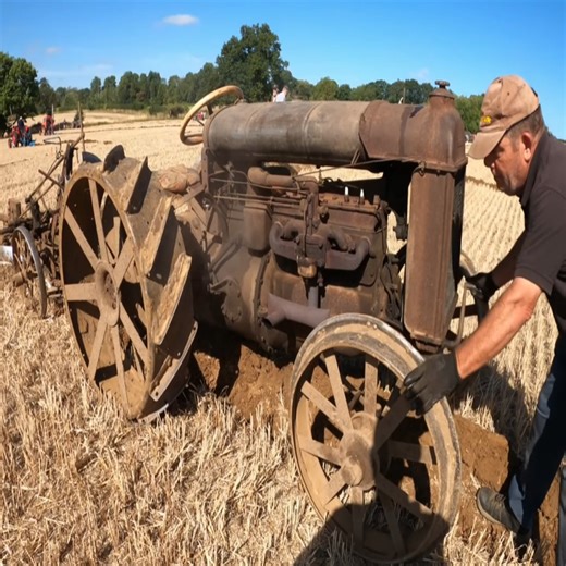 I am re starting an 1821 tractor with a 200 horsepower engine | Stutteri Horskilde