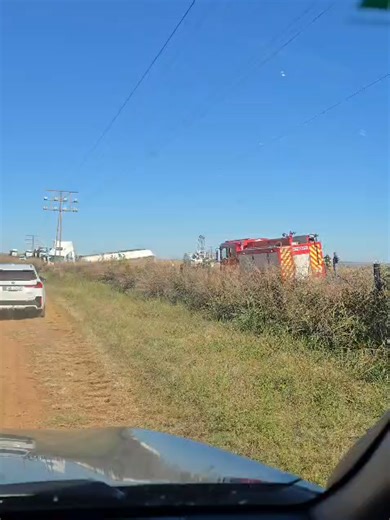 A farmer on the R555 Stoffberg-road has opened one of his farm roads for motorists around an accident which has closed the roadway for hours. The N11 also offers a scenic alternative route.