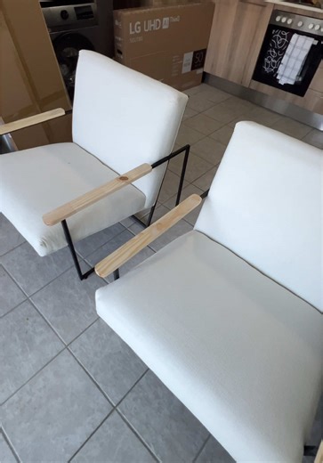 I chose to put my trust in Facebook marketplace and ordered these from M Home Interiors & I got exactly what I asked for 😍 #couchunboxing #livingroommakeover #apartmentshoppingonabudget #cleantok #livingroomdecor #newapartment #affordablehomefinds #livingalone #homedecor