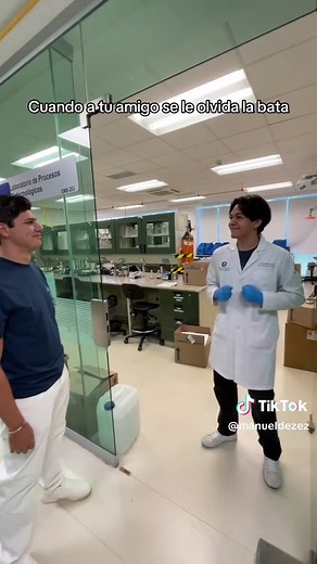 Biotecnología: La importancia de usar bata en el laboratorio