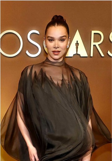 No one realized that Hailee Steinfeld deliberately wore a dress with a raised design to conceal a pregnancy.#haileesteinfeld #joshallen #oscar #pregnancy #fyp #usa #redcarpet #nfl