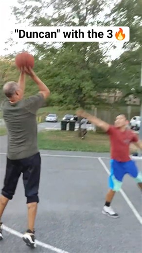 the chat Voted for Tim Duncan's Team 🔥 🏀 #bball #2v2 #3pointer