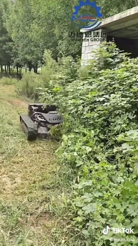 The remote-controlled lawn mower with a wide track design enhances ground grip, allowing it to move as smoothly as on flat ground even on a 60° slope. It supports remote control of grass height and forward speed, enabling easy completion of tasks such as land reclamation and lawn maintenance. We adopt a factory-direct sales model, eliminating price markups from middlemen. For friends who are interested, feel free to contact me for consultation at any time! #lawnmower #gardeningtools #lawncare #L