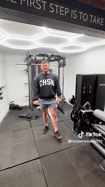 22 pounds. 11 weeks. Consistently coming down Joe works away. Hotels no kitchen, no meal prep setup Most people would use that as the reason it can’t be done. Joe used it as a reason to figure it out We built a plan around his life. Not the other way around. He carried on after that. Lost another 17 pounds on top 39 pounds gone in 20 weeks No crash diet. No extreme programme. Just a sustainable plan, someone checking in every single day, and a coach who notices when you go quiet That’s the diffe