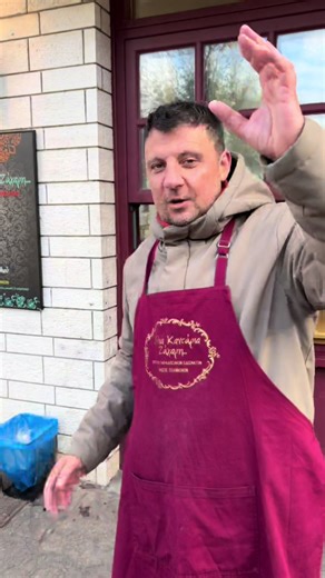 Κάναμε μια στάση στο «Χίλια Καντάρια Ζάχαρη» στο Νησάκι των Ιωαννίνων 🍭 Η φιλοξενία του εκπληκτικού Ζαχαρούλη(Γαργαλιάρη) είναι μοναδική – μας υποδέχτηκε με το πιο ζεστό χαμόγελο και τις πιο γλυκές λιχουδιές. Ένα μεγάλο ευχαριστώ στον Ζαχαρούλη για τα καλά του λόγια για το κουρείο μας και το άφθονο γέλιο που μας χάρισε με τις ατάκες και τα αστεία του! Η αυθεντικότητα και το μεράκι του ομορφαίνουν το Νησάκι. 🛶✨ #xiliakantariazaxari #nisakiioannina #gargaliaris #γαργαλιαρης #giannena@Dimitris Ko