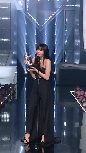 A memory that I’ll cherish forever? Witnessing the moment #LISA made history at the 2022 #VMAs 🖤 💕 #WomenInRap #BLACKPINK