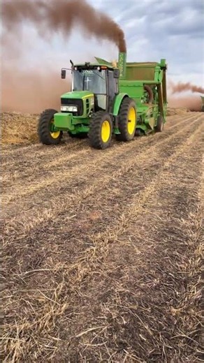 😳What Is This Machine Doing?! 😱#farming#harvest#johndeere#modernfarming#viral#rurallife #shorts