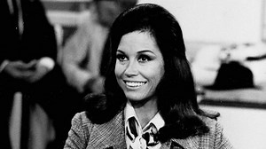 Mary Tyler Moore dies at 80