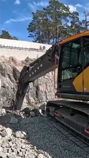 Volvo 16M: The Ultimate Grading Beast! 🚜🔥
