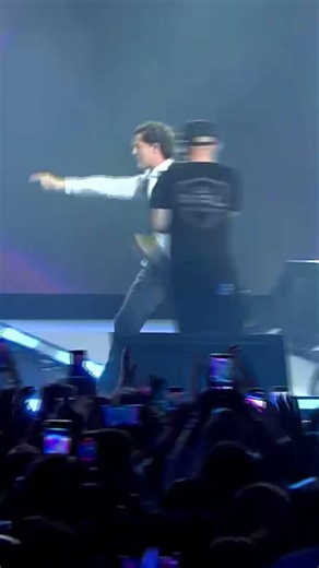 🔥 BISBAL levanta al público y hace vibrar con 'AVE MARÍA'