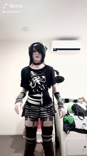 Cool Outfit Inspiration for Emo Dance Trends