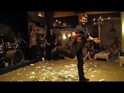 Plate Smashing - Tavern Kalokerinos in Athens (August 2017)