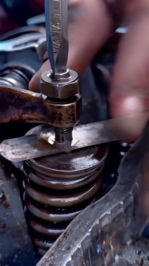 How to Accurately Adjust Engine Valve Clearance (Tappet Adjustment) ​ This video demonstrates the technical process of adjusting engine valve clearance. A mechanic is seen using a feeler gauge to precisely measure the gap, then adjusting the setting bolt using a screwdriver and a wrench. This step is crucial to ensure combustion efficiency, keep the engine running smoothly, and optimize overall vehicle performance. ​ Cara Akurat Menyetel Celah Katup (Klep) Mesin ​ Video ini mendemonstrasikan pro