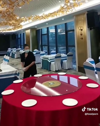 We’re at Shark Fin Inn for some crazy Lazy Susan tricks! ✨🤯 #fyp #foryou #hack #hacks #lifehacks #foodporn #food