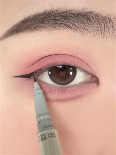 Learn Eye Makeup Fast! Beginner's Tutorial for Eye Shadow & Mascara