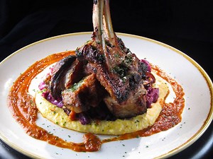 Chop, chop… it’s almost time for #BurgersBrewQue! Tune in at 9pm ET to see all of Michael D. Symon's juicy finds! | Cooking Channel