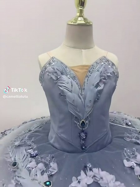 📸✨Customize your dreams in our handcrafted ballet masterpiece!💙 This Swan Lake-inspired tutu is crafted with precision—feathered details, shimmering sequins, & floating layers of silk tulle. Our master artisans spend [XX] hours perfecting every stitch for dancers like you.🩰 #balletfashion #customballetcostumes #handmadeballetwear