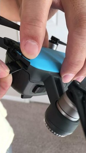 初心者必見！DJI SparkへのSDカード装着方法