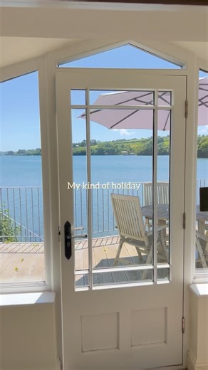 My kind of holiday is waking up to the sound of the tide trickling through the creek, opening my window and smelling the fresh Cornish air and cosying up on the sofa to take in the view, perhaps even a coffee in the garden overlooking the water, though best to wrap up in a blanket this time of year ! Lion Cottage is idyllically located waterside just downstream from Devoran in Point. for up to 4 guests to experience the peace and tranquility of the riverside village. https://creeksidecottages.co