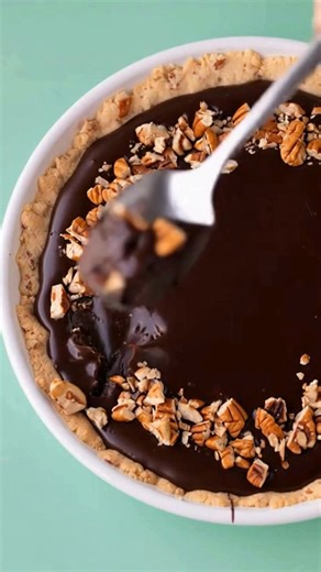Turtle Pie is loaded with rich chocolate, gooey caramel, crunchy pecans, and silky smooth filling layered into pure dessert perfection #TurtlePie #ChocolateLovers #CaramelCravings #PecanDessert #SweetTreats #DessertGoals #HomemadeDessert #FoodieFavorites #IndulgentEats #DessertReel #SugarRush #PieLovers | Chef Paula's Kitchen