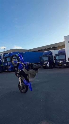 The street takes what it’s owed - - - - @shadybikelife - - #yz #AI #bikelifeuk#shadybikelife #yz125 #cross #crosser #bikelife #bikesupknivesdown #frontwheelup #realbikelifeonly #crossbitume #bikelifestyle #moto #wheeling #2stroke #2takt #handscrape #shadybikelife #12oclock #sundayfunday #yamaha #bikesup #onewheel #twostroke | Shadybikelife | Facebook