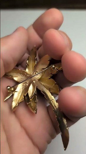 Tropical Vibes in This Vintage Palm Tree Brooch #VintageJewelry #Trifari #Aesthetic