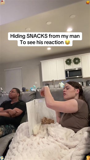 When my boyfriend found out I was secretly eating snacks😂😂😂#prank#funny#couple#foryou#viral