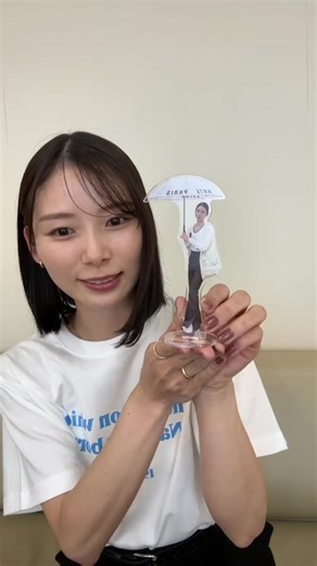 朝日奈央 asahi nao on Instagram: "グッズ紹介Part 2✨💭 ファンミーティング前のラストインスタライブ💁🏼"