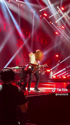 Epic Guitar Solo by Dave Mustaine - Live Performance in Chile!