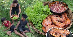 88K views · 2.2K reactions | Primitive - Cook shrimp on a rock eating for lunch in the forest | Daily Cooking | Facebook