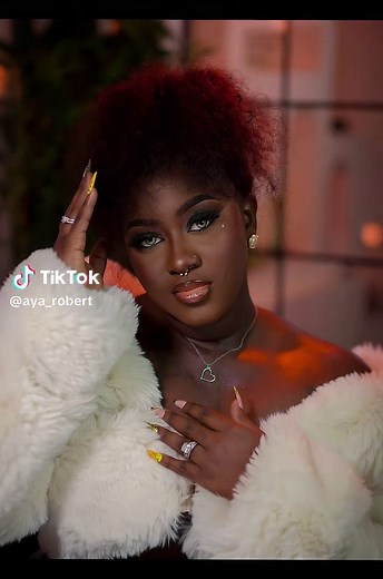 Vitesse noire sur Wave — Aya Robert : paroles et soutien (Abidjan)
