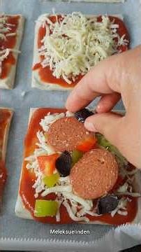 This is the easiest pizza recipe 😋Easy and delicious #pizza #pizzarecipe #shorts