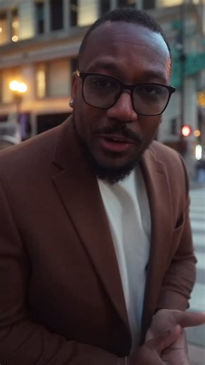 One of our favorite holiday traditions is lunch at the @thewalnutroomatmacys. The tree is always incredible and the pot pie is just like a warm hug! This year’s theme pays homage to Marshall Fields which we’re obsessed with! 📸 @canonusa EOS R5 Mark II 🎤 @deitymicrophones PR-2 | 77 Flavors of Chicago