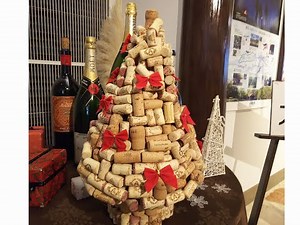 八ヶ岳高原ロッジ クリスマスツリーをコルクで作成しました。